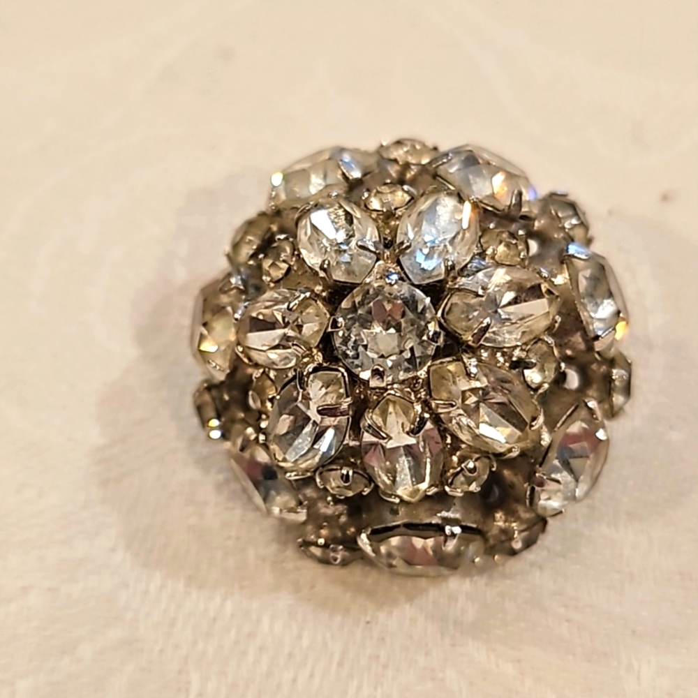 Vintage house of Ro'del rhinestone clip on earring (1)